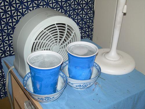 Ako urobiť klimatizáciu z ventilátora a iných improvizovaných prostriedkov?