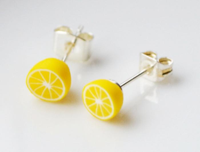 Náušnice z plastu: šťavnatý citrón